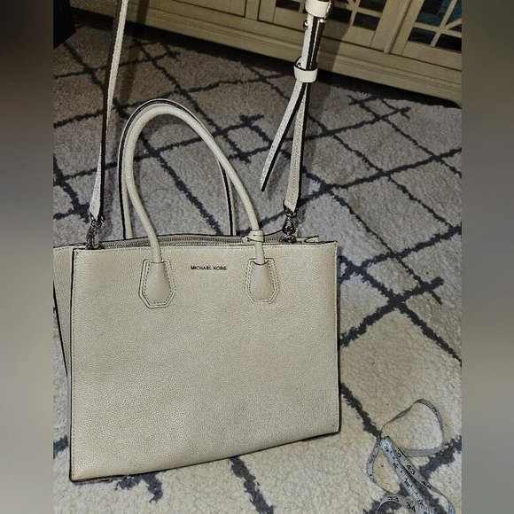 Michael Kors  3 pocket taupe medium sized leather handbag - Picture 8 of 8